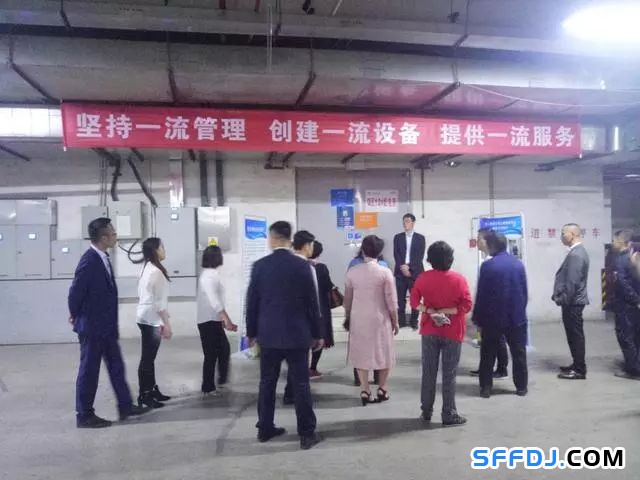 花果園物業(yè)開展&quot;設備機房開放日&quot;活動： 業(yè)主走進&quot;機房重地&quot;